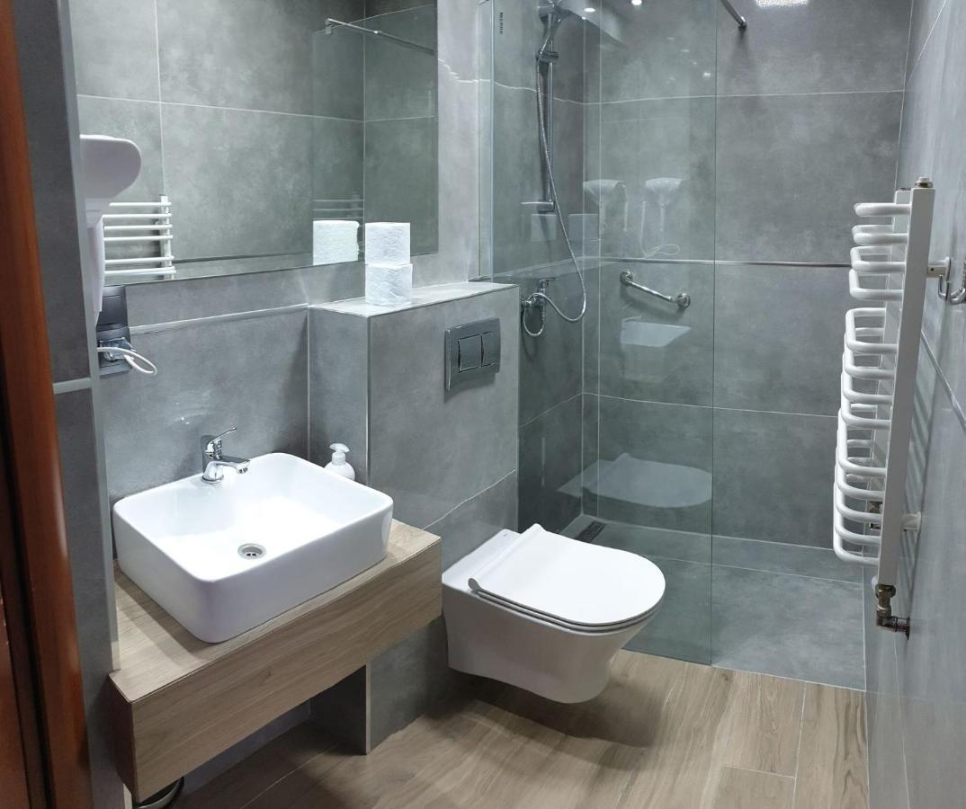 Hotel Bursztynowy Jozefow na Wisla Kültér fotó